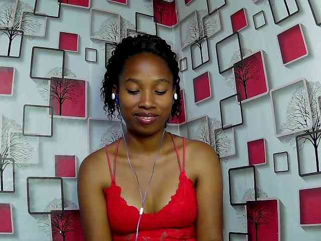 Larah00 webcam