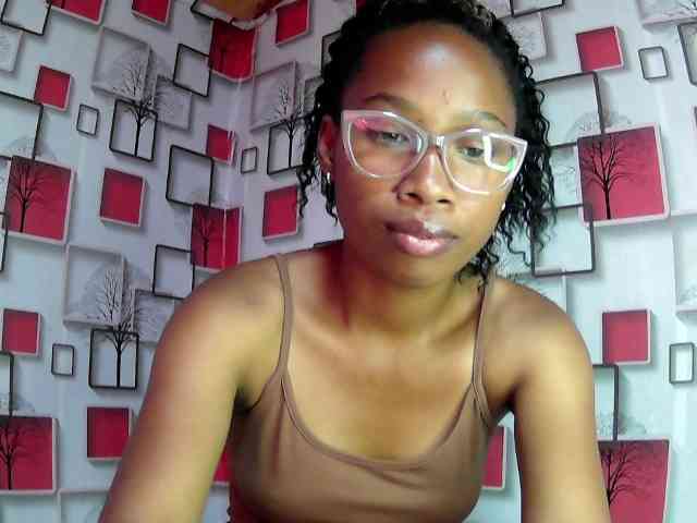 Larah00 webcam