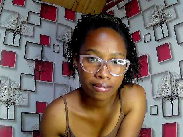 Larah00 webcam