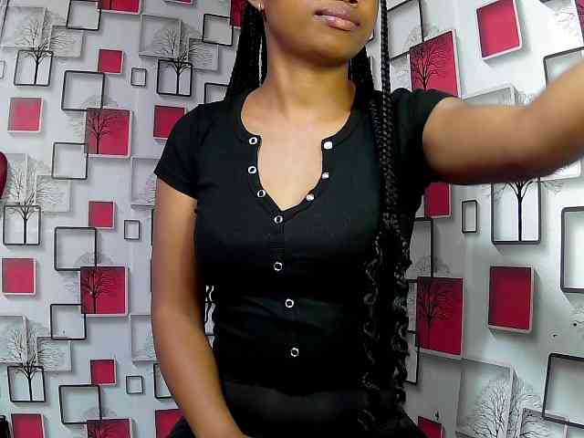 Larah00 webcam