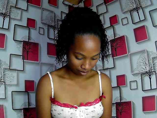 Larah00 webcam