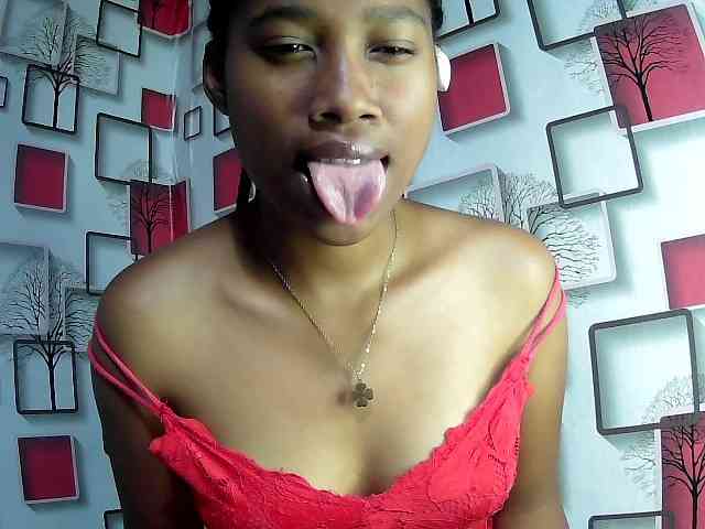 Larah00 webcam