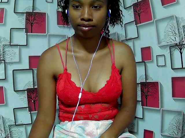 Larah00 webcam