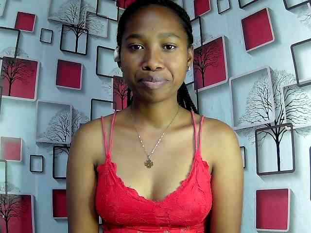 Larah00 webcam