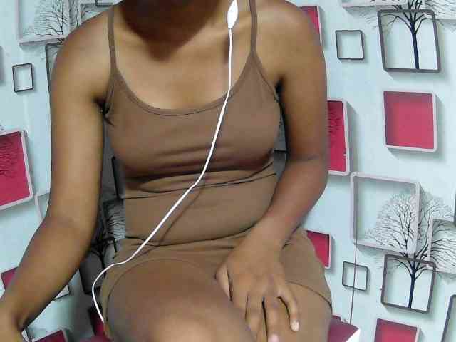 Larah00 webcam
