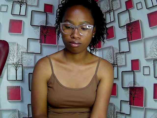 Larah00 webcam