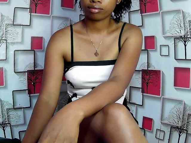 Larah00 webcam