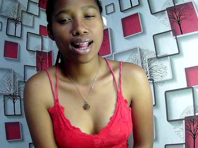 Larah00 webcam