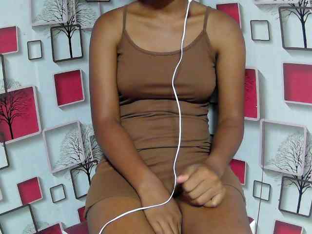 Larah00 webcam