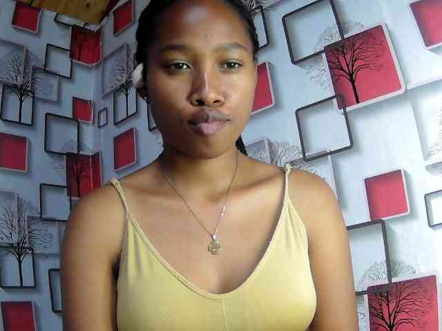 Larah00 webcam