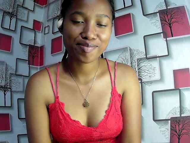 Larah00 webcam