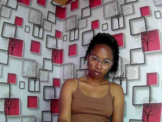 Larah00 webcam