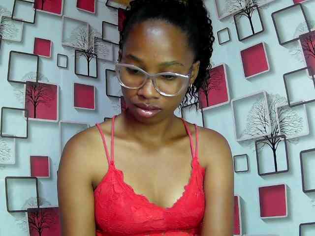 Larah00 webcam