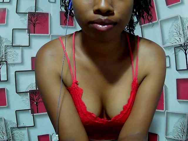 Larah00 webcam