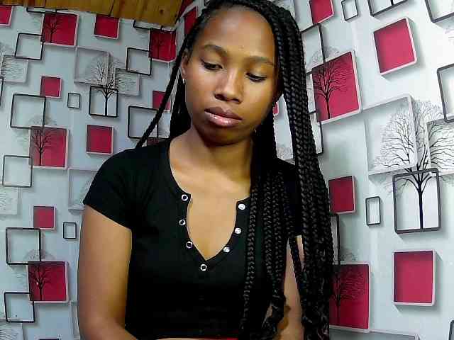 Larah00 webcam