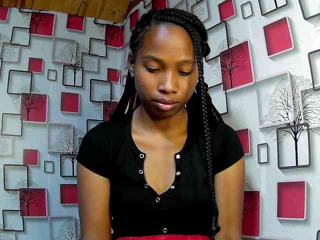 Larah00 webcam
