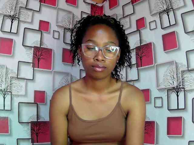 Larah00 webcam