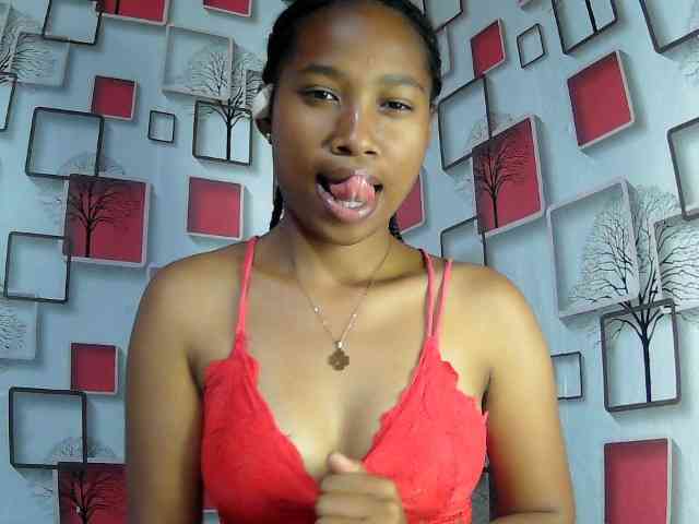 Larah00 webcam