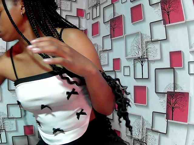 Larah00 webcam