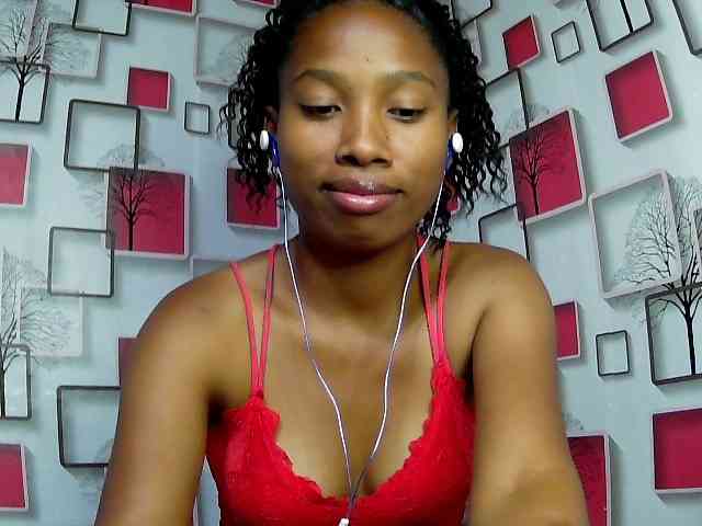 Larah00 webcam