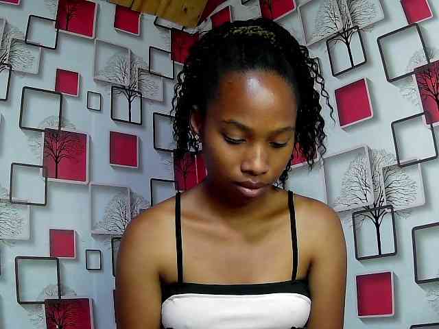 Larah00 webcam