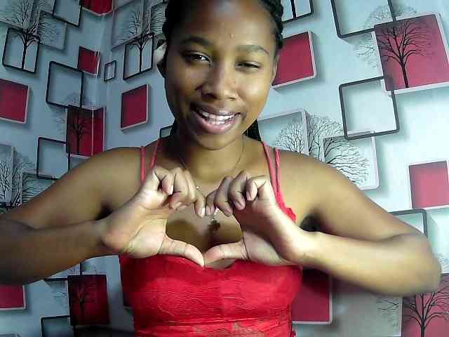 Larah00 webcam