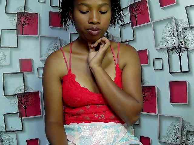 Larah00 webcam