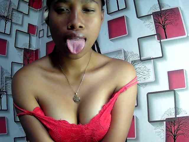 Larah00 webcam