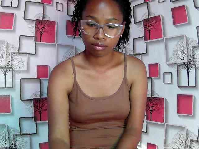 Larah00 webcam