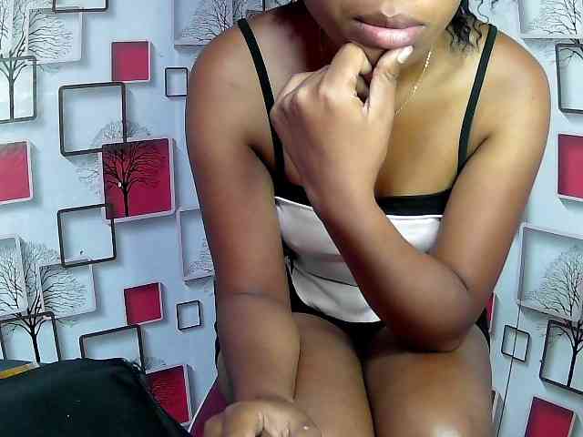 Larah00 webcam
