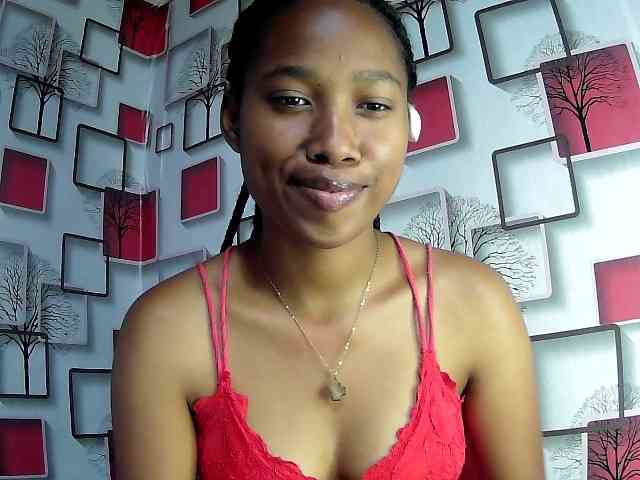 Larah00 webcam