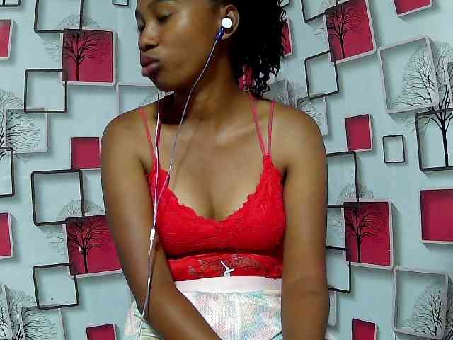 Larah00 webcam