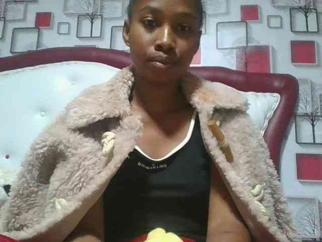 Larah00 webcam