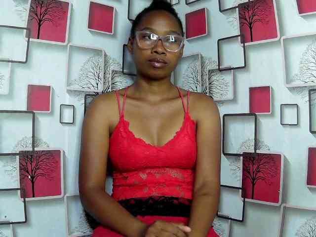 Larah00 webcam