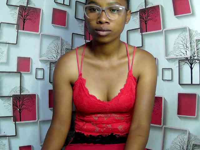 Larah00 webcam