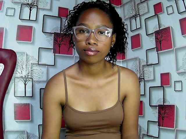 Larah00 webcam