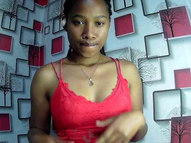 Larah00 webcam