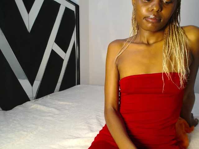 QueenLeyla's BongaCams show and profile