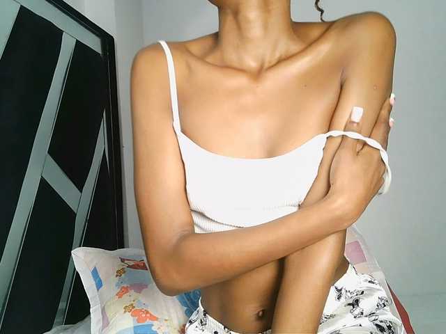QueenLeyla live cam on BongaCams