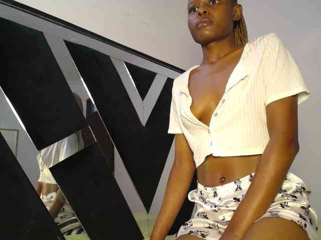 QueenLeyla webcam