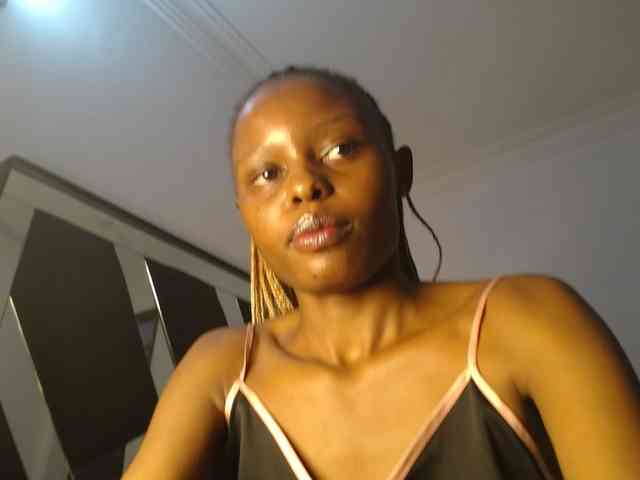 QueenLeyla webcam