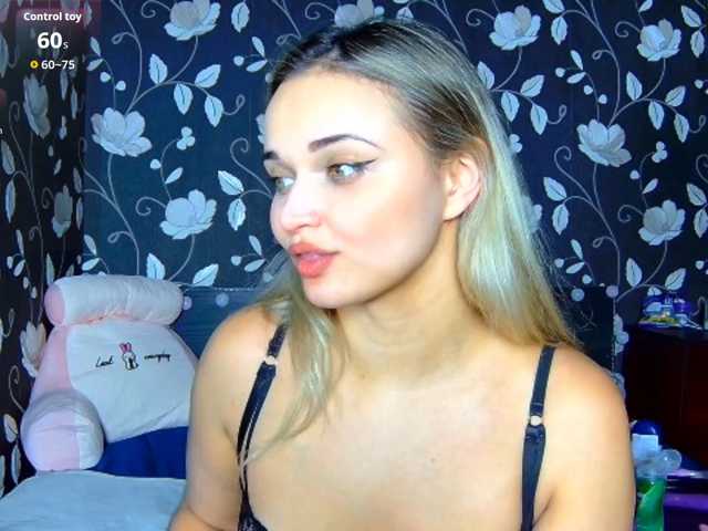 Mirabella333 live cam on BongaCams