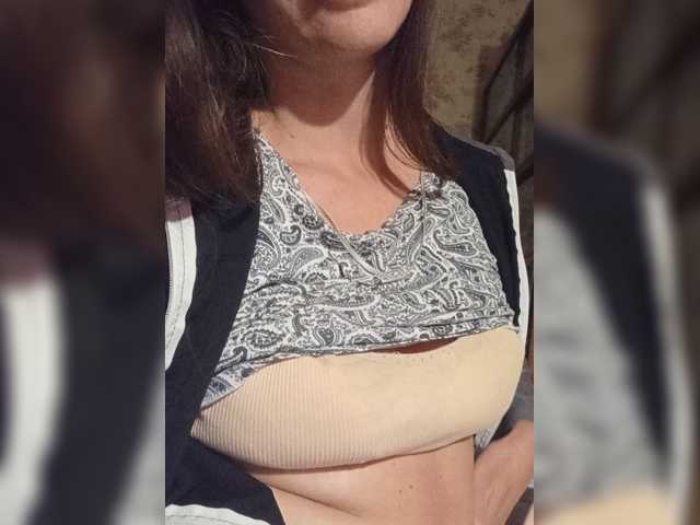 Erine9900 live cam on BongaCams