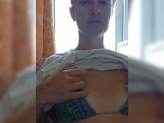 Erine9900 live cam on BongaCams