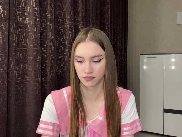 le modèle LovestTrisha est en webcam porno dans un show sur le site bongacams, il possède les tags suivants: White/Caucasian,Blonde,Shaved