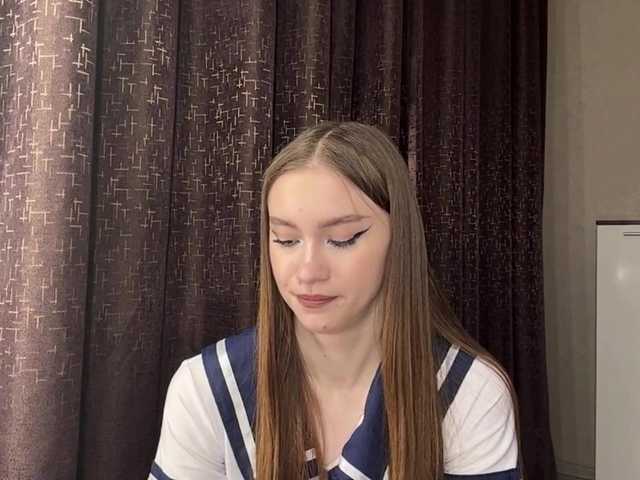 le modèle LovestTrisha est en webcam porno dans un show sur le site bongacams, il possède les tags suivants: White/Caucasian,Blonde,Shaved