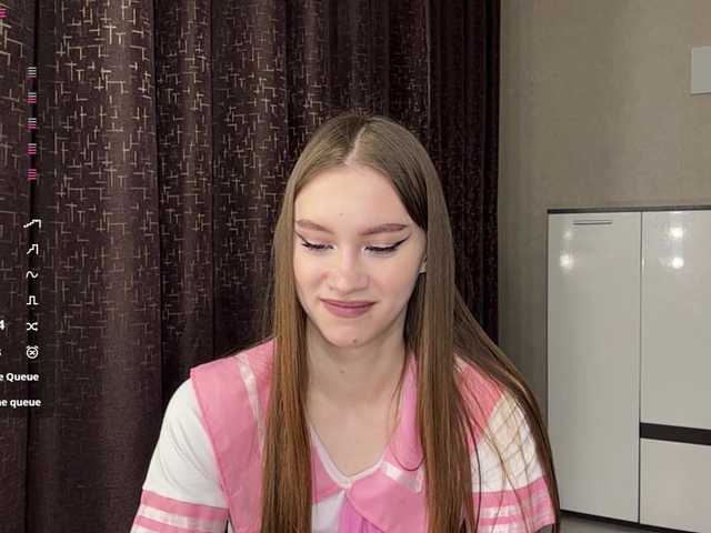 LovestTrisha webcam