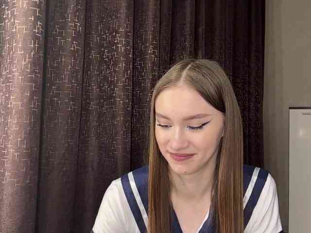 LovestTrisha webcam