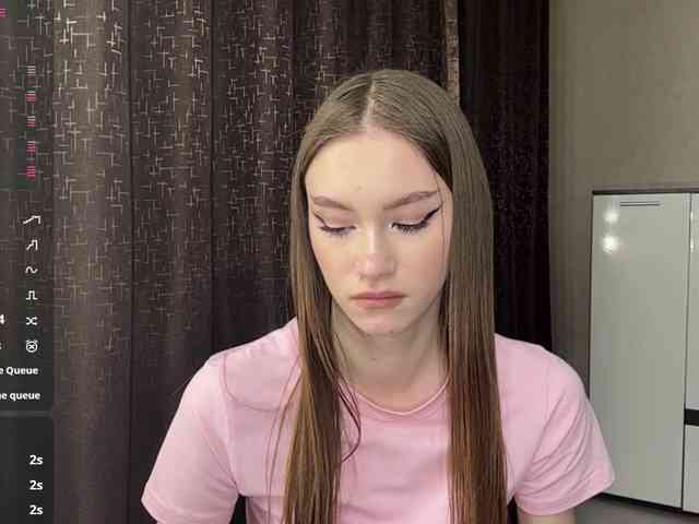 LovestTrisha webcam