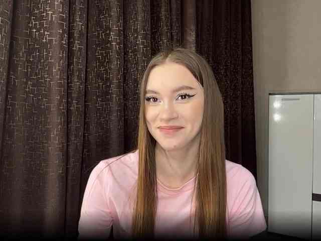 LovestTrisha webcam